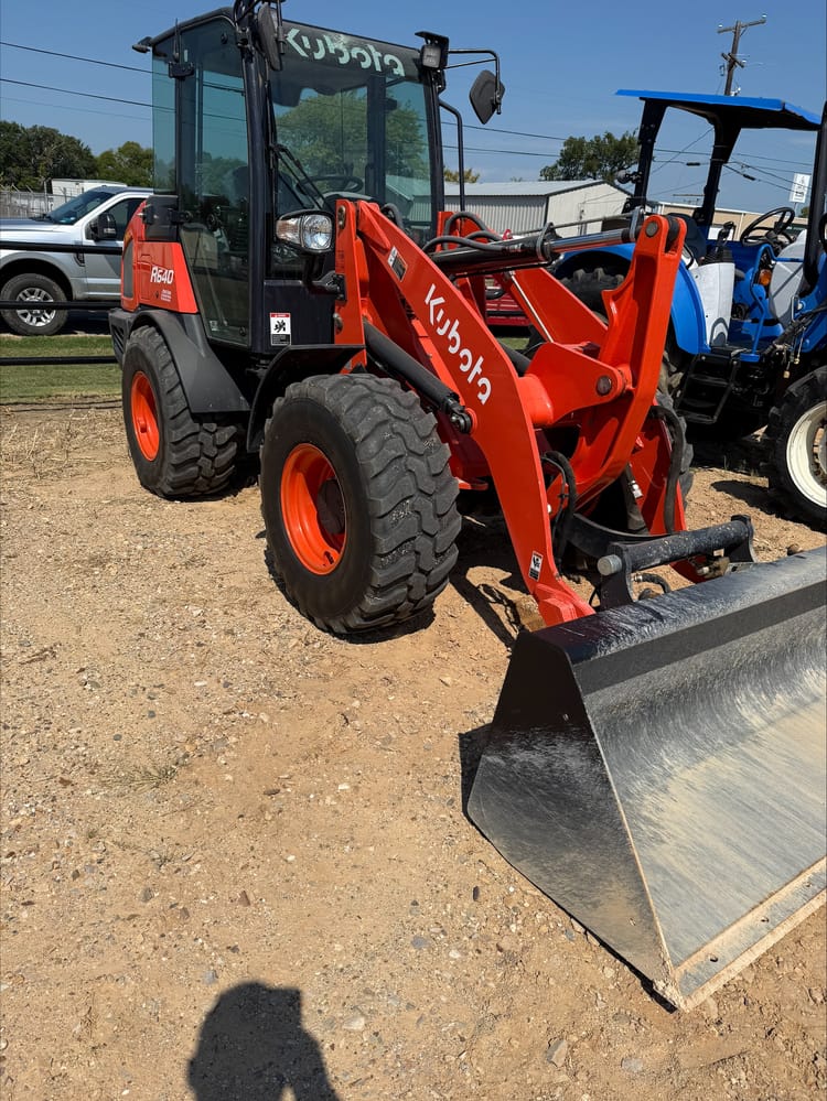 Used Kubota R640 Loader
