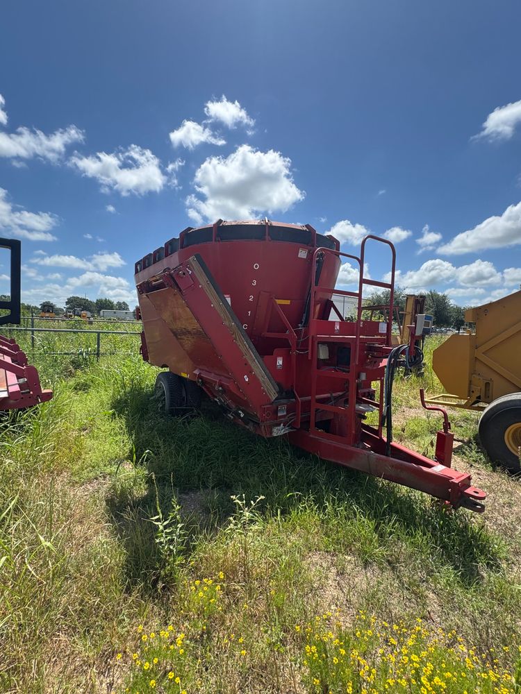 Used Schuler MS750 Feed/Mixer Wagon